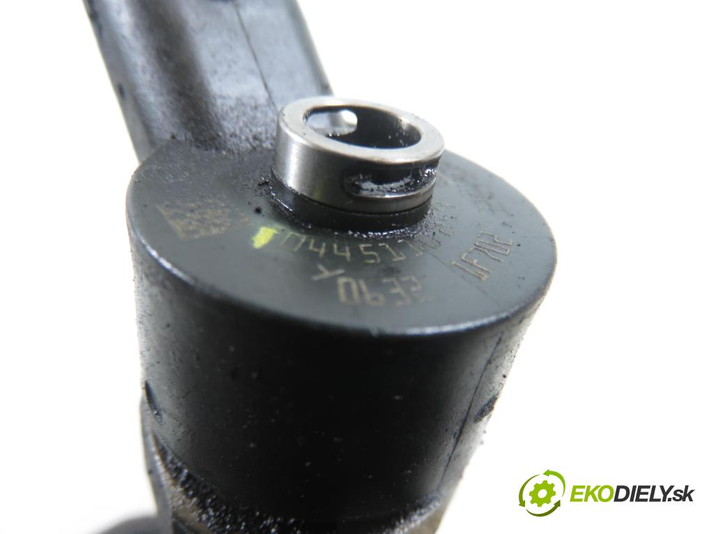 VOLVO S40 II (MS) SEDAN 2006 81,00 1.6 D - D 4164 T 1560,00 vstrekovač 0445110259 (Vstrekovač paliva)