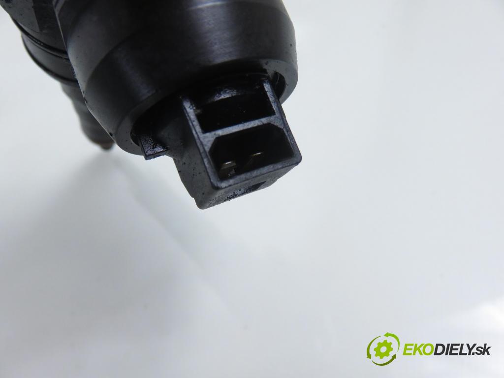 SEAT IBIZA III (6L1) HB 2003 74,00 1.9 TDI - ATD 1896,00 Vstrekovač 038130073AJ ; 0414720037 (Vstrekovač paliva)