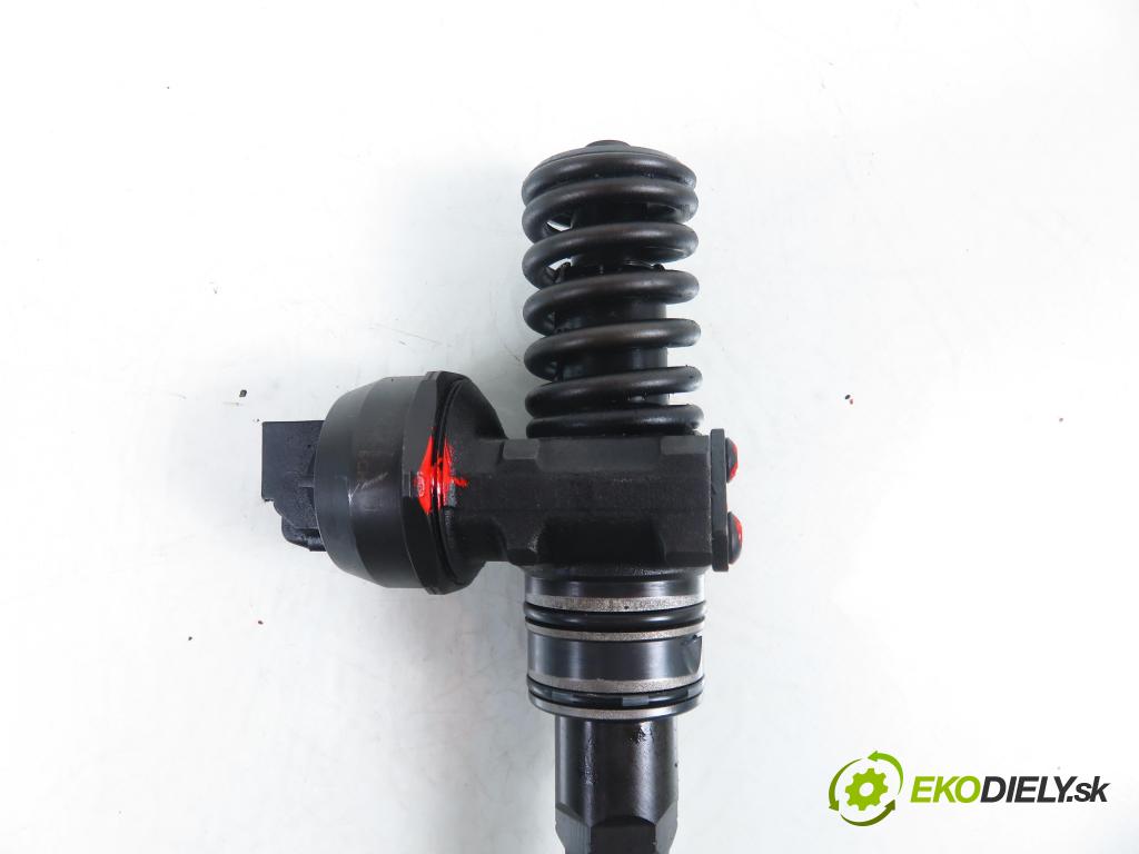 SEAT IBIZA III (6L1) HB 2003 74,00 1.9 TDI - ATD 1896,00 Vstrekovač 038130073AJ (Vstrekovač paliva)