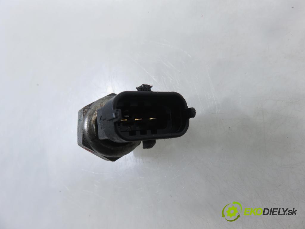 OPEL SIGNUM HB 2004 114,00 2.2 direct - Z 22 YH 2198,00 Snímač tlaku paliva 24418424