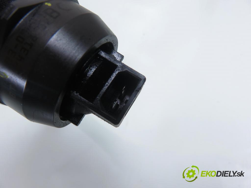 SEAT IBIZA III (6L1) HB 2003 74,00 1.9 TDI - ATD 1896,00 Vstrekovač 038130073AJ ; 0414720037 (Vstrekovač paliva)