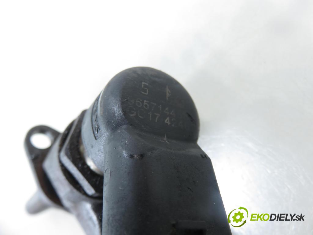 OPEL ZAFIRA B (A05) MINIVAN 2005 88,00 1.9 CDTI 8V 120 - Z 19 DT 1910,00 vstrekovač 0445110165 (Vstrekovač paliva)