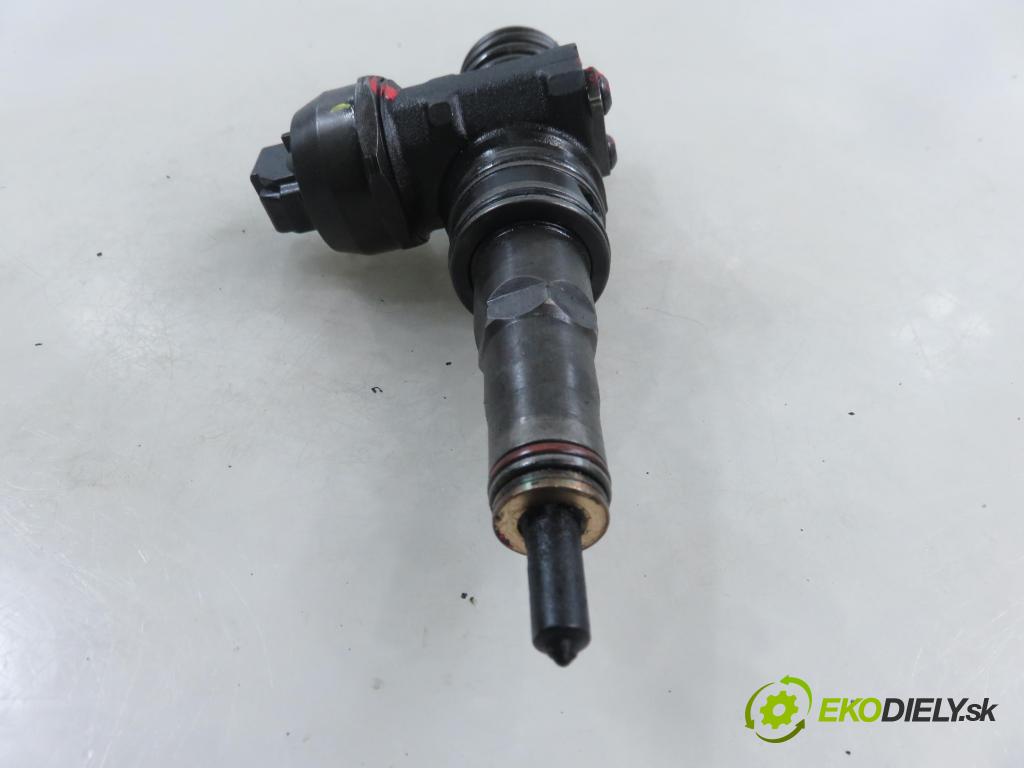 SEAT LEON (1M1) HB 2002 110,00 1.9 TDI PD 150 - ARL 1896,00 Vstrekovač 038130073AL ; 0414720039 (Vstrekovač paliva)