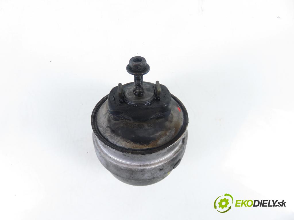 AUDI A4 (8E2, B6) SEDAN 2004 96,00 1.9 TDI PD 130 1896,00 AirBag Motor