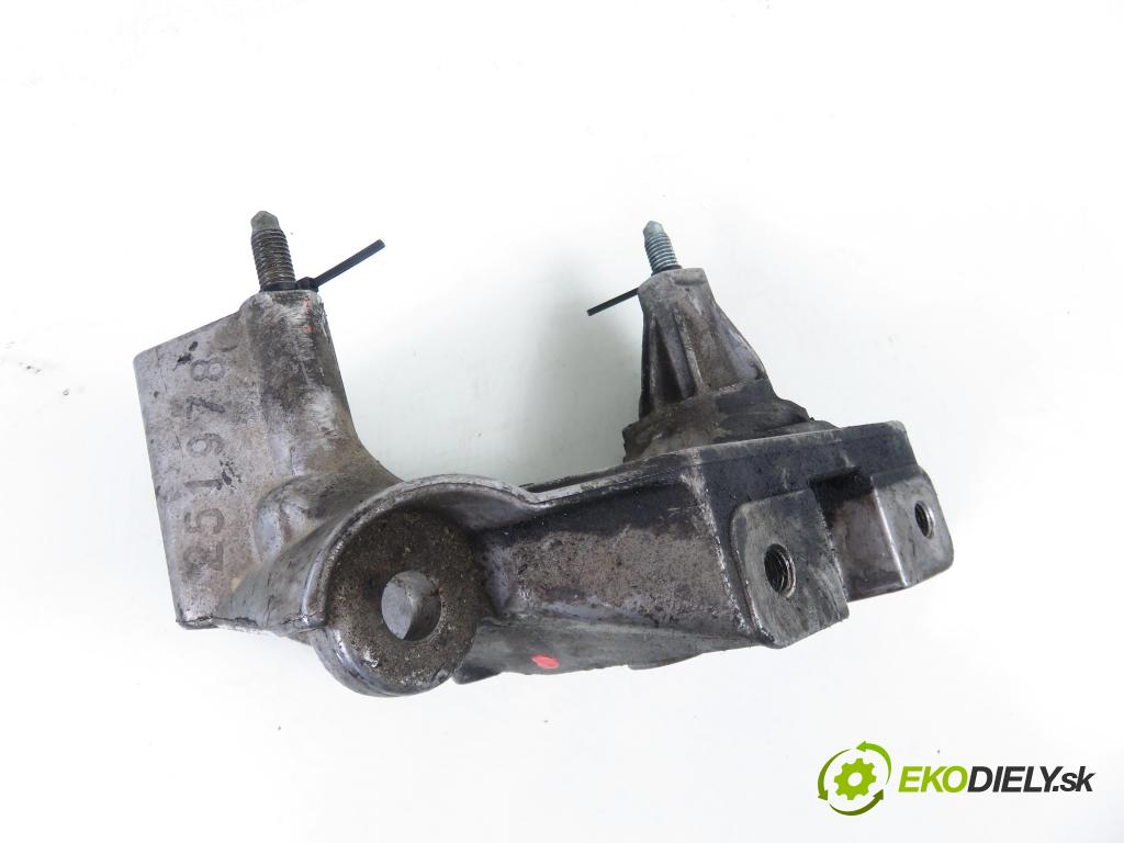 VW GOLF IV (1J1) HB 1998 74,00 1.6 - AKL 1595,00 Uchytenie Motor 038199207J