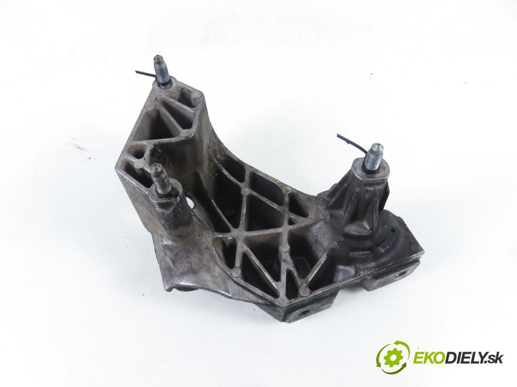 VW GOLF IV (1J1) HB 1998 74,00 1.6 - AKL 1595,00 Uchytenie Motor 038199207J