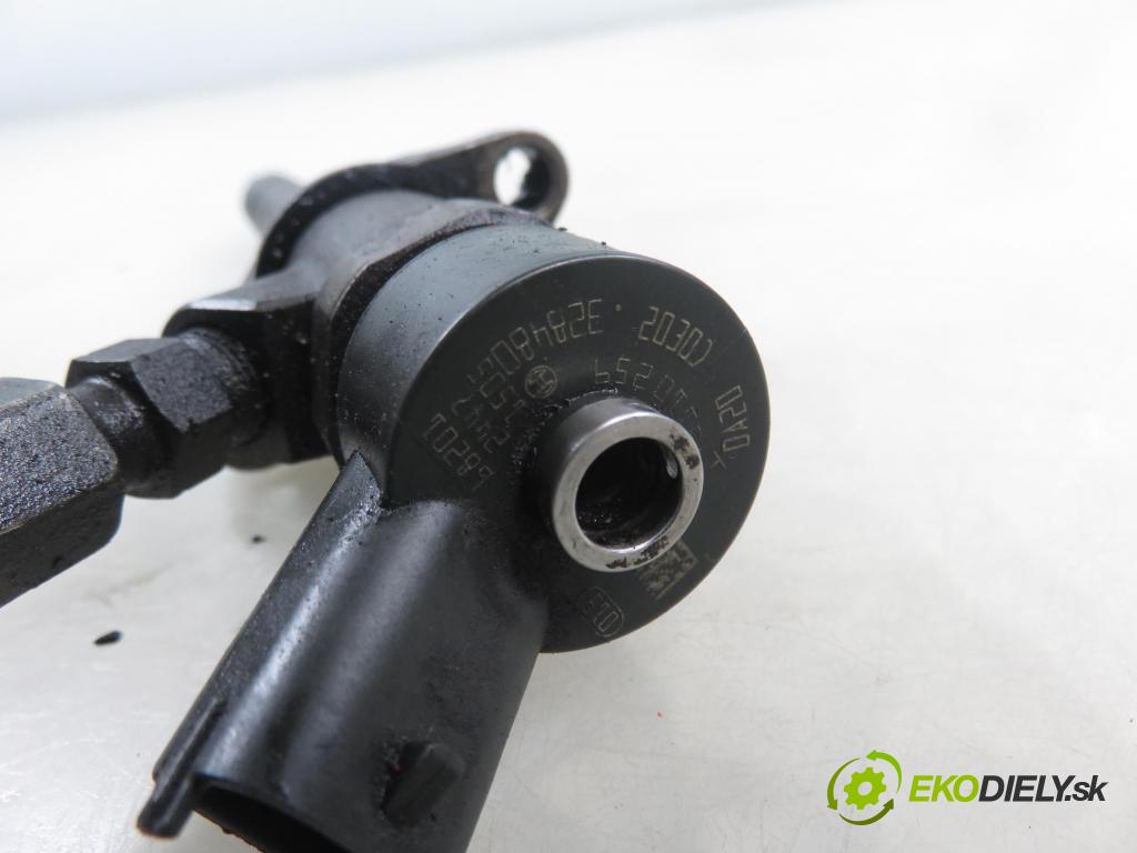 VOLVO S40 II (MS) SEDAN 2006 81,00 1.6 D - D 4164 T 1560,00 vstrekovač 0445110259 (Vstrekovač paliva)