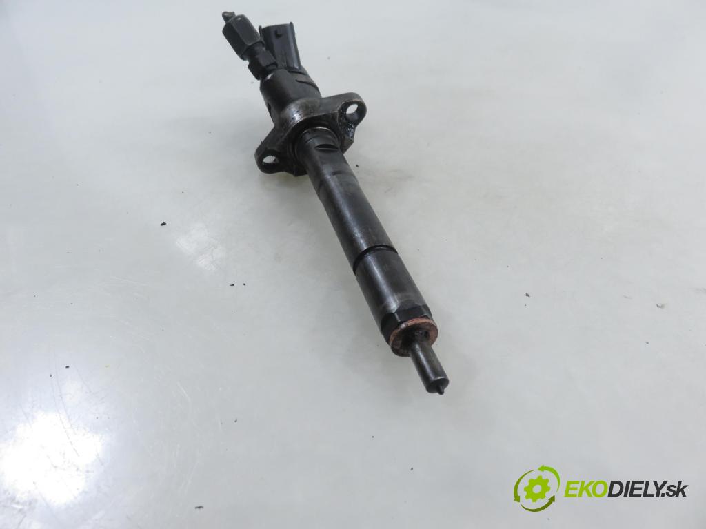 VOLVO S40 II (MS) SEDAN 2006 81,00 1.6 D - D 4164 T 1560,00 vstrekovač 0445110259 (Vstrekovač paliva)