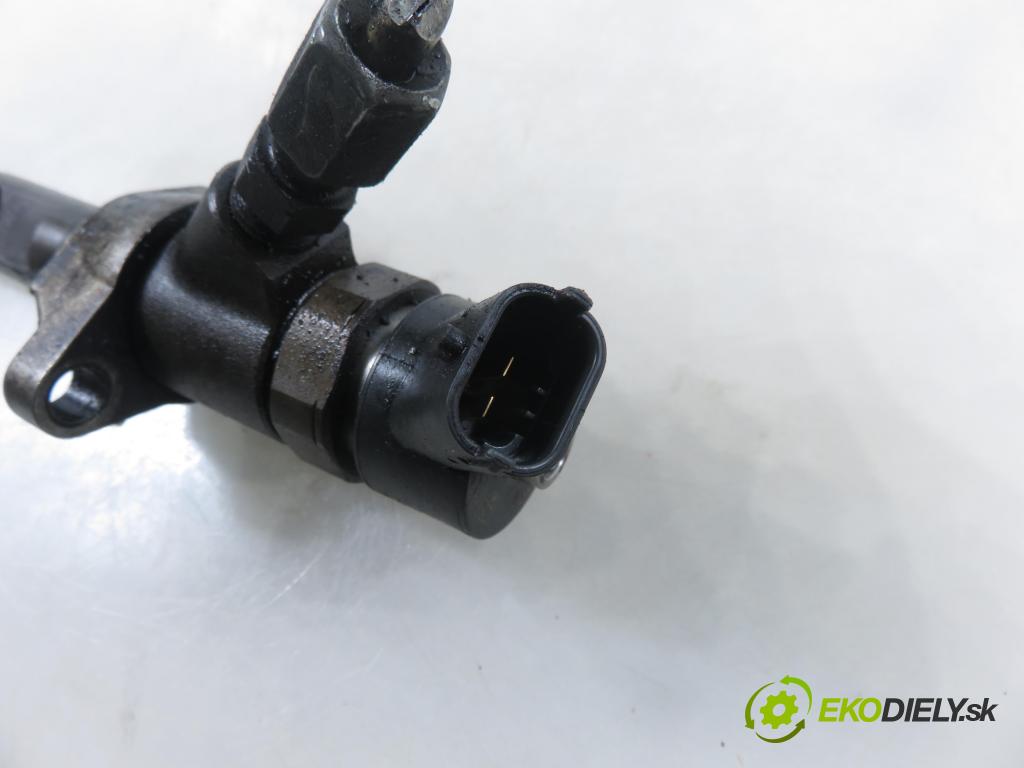 VOLVO S40 II (MS) SEDAN 2006 81,00 1.6 D - D 4164 T 1560,00 vstrekovač 0445110259 (Vstrekovač paliva)