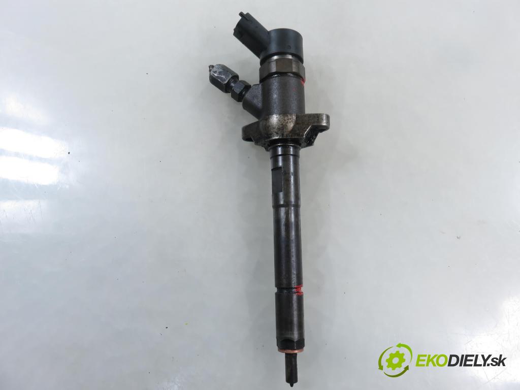 VOLVO S40 II (MS) SEDAN 2006 81,00 1.6 D - D 4164 T 1560,00 vstrekovač 0445110259 (Vstrekovač paliva)