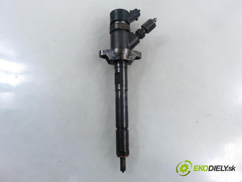 VOLVO S40 II (MS) SEDAN 2006 81,00 1.6 D - D 4164 T 1560,00 vstrekovač 0445110259 (Vstrekovač paliva)