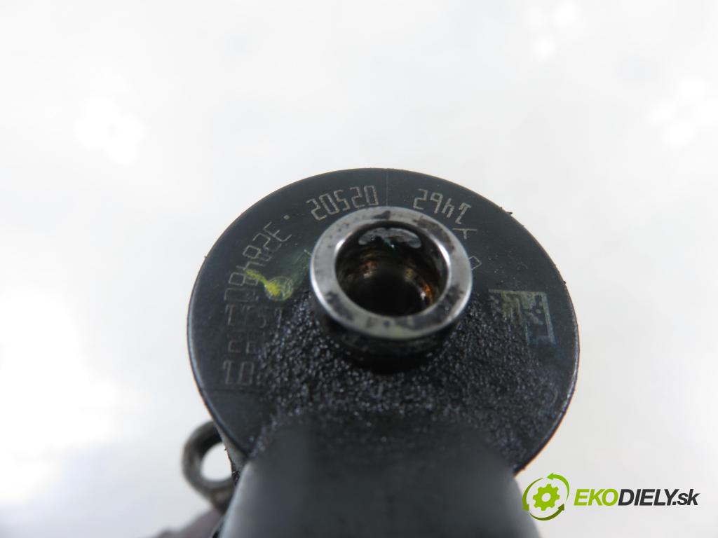 VOLVO S40 II (MS) SEDAN 2006 81,00 1.6 D - D 4164 T 1560,00 vstřikovač 0445110259 (Vstřikovač paliva)