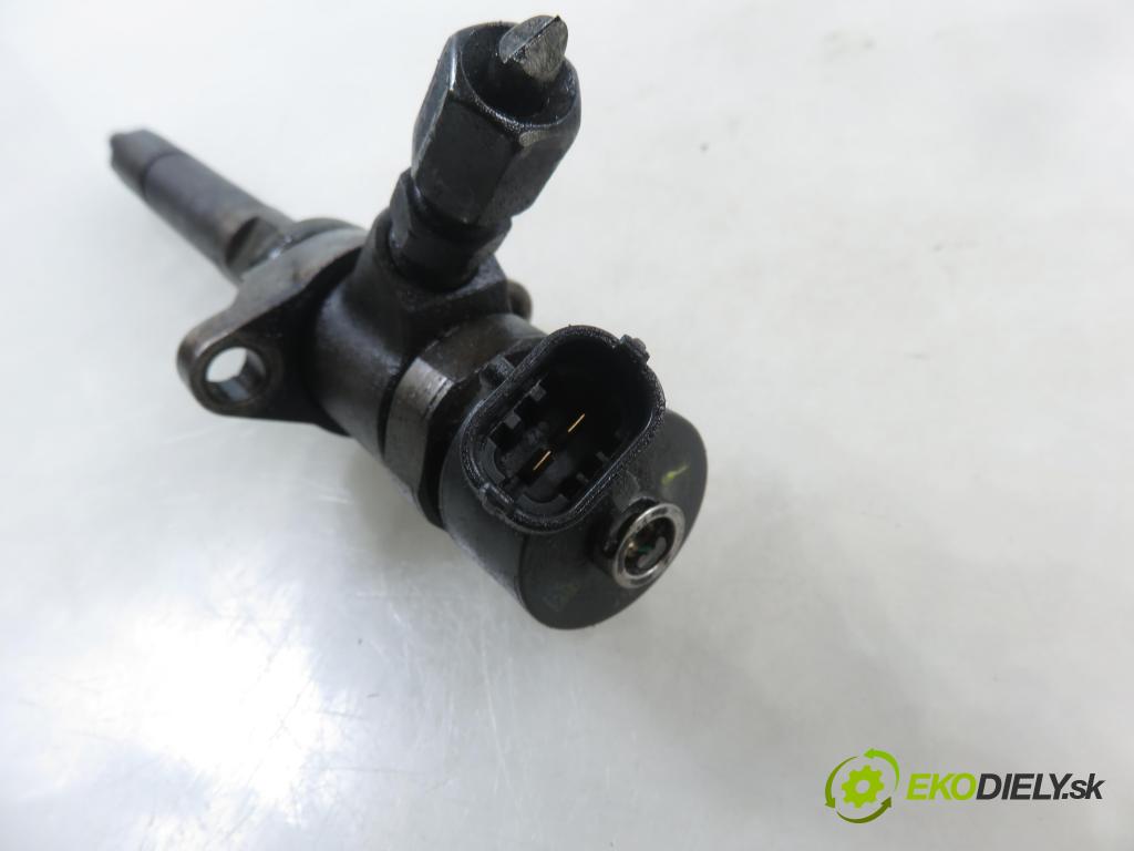 VOLVO S40 II (MS) SEDAN 2006 81,00 1.6 D - D 4164 T 1560,00 vstřikovač 0445110259 (Vstřikovač paliva)