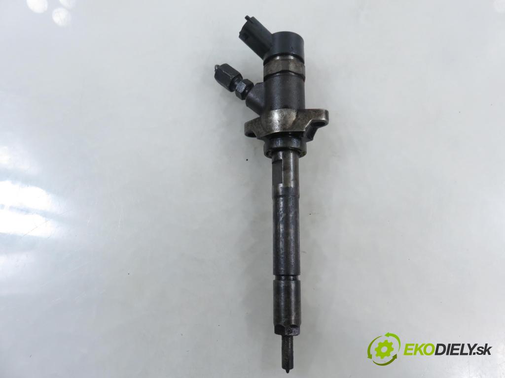 VOLVO S40 II (MS) SEDAN 2006 81,00 1.6 D - D 4164 T 1560,00 vstřikovač 0445110259 (Vstřikovač paliva)