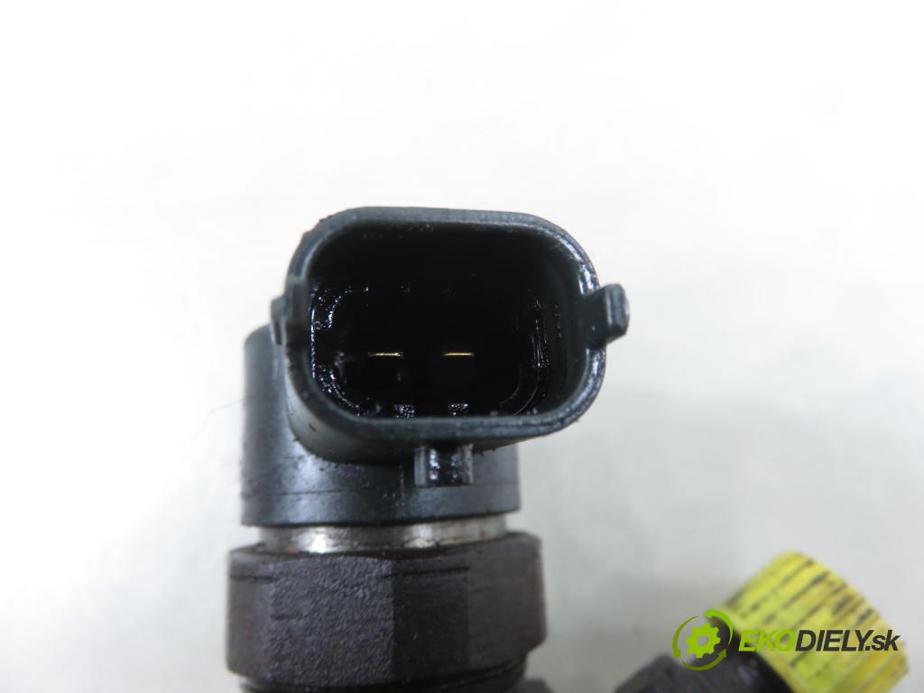 FIAT CROMA (194_) KOMBI 2006 110,00 1.9 D Multijet 150 - 939 A2.000 1910,00 vstrekovač 0445110243 (Vstrekovač paliva)