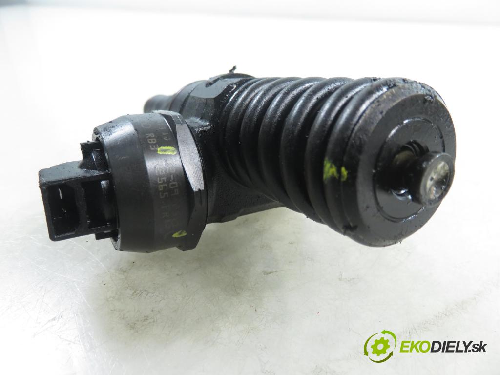 SKODA FABIA I Combi (6Y5) KOMBI 2002 74,00 1.9 TDI - ATD 1896,00 Vstrekovač 038130073AJ ; 0414720037 (Vstrekovač paliva)