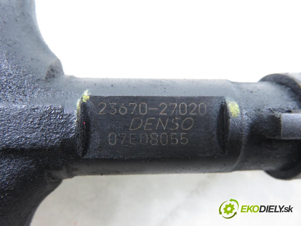 TOYOTA COROLLA (_E12_) HB 2003 85,00 2.0 D-4D 116 (CDE120R_, CDE120L_) - 1CD-FTV 1995,00 vstrekovač 2367027020 (Vstrekovač paliva)