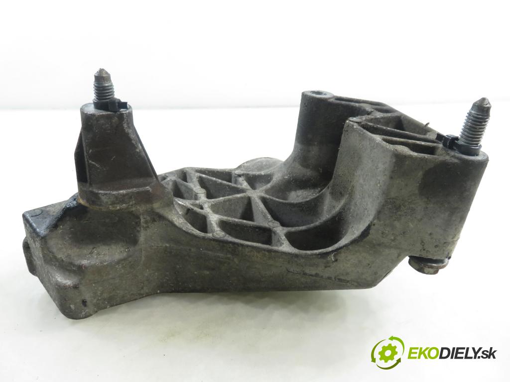 VW GOLF IV (1J1) HB 2001 74,00 1.6 - AKL 1595,00 Uchytenie Motor 038199207J