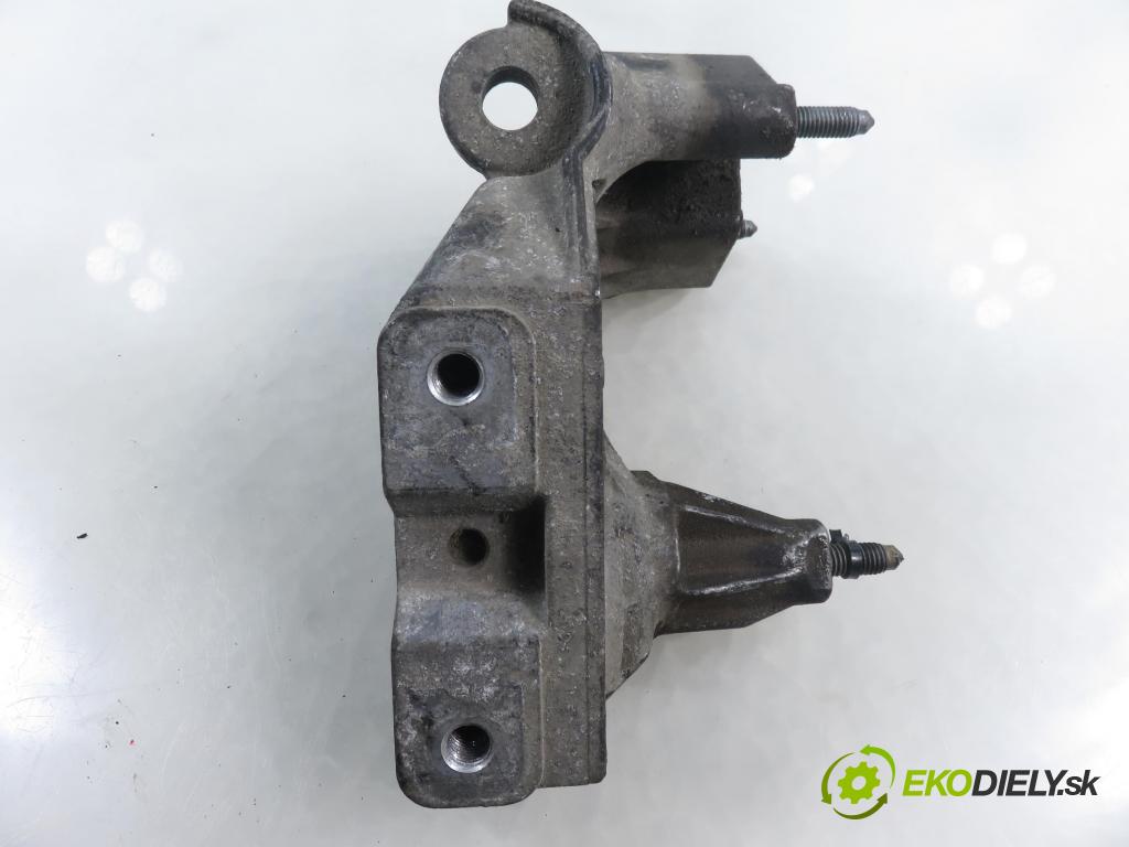 VW GOLF IV (1J1) HB 2001 74,00 1.6 - AKL 1595,00 Uchytenie Motor 038199207J
