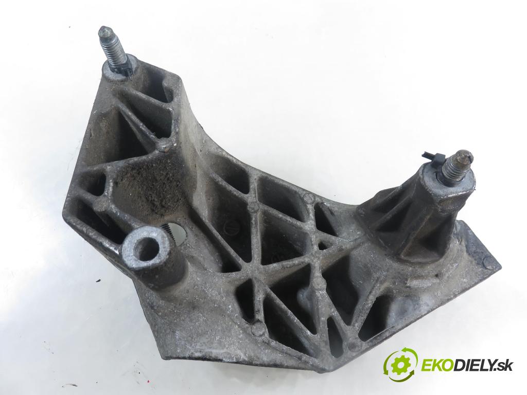 VW GOLF IV (1J1) HB 2001 74,00 1.6 - AKL 1595,00 Uchytenie Motor 038199207J