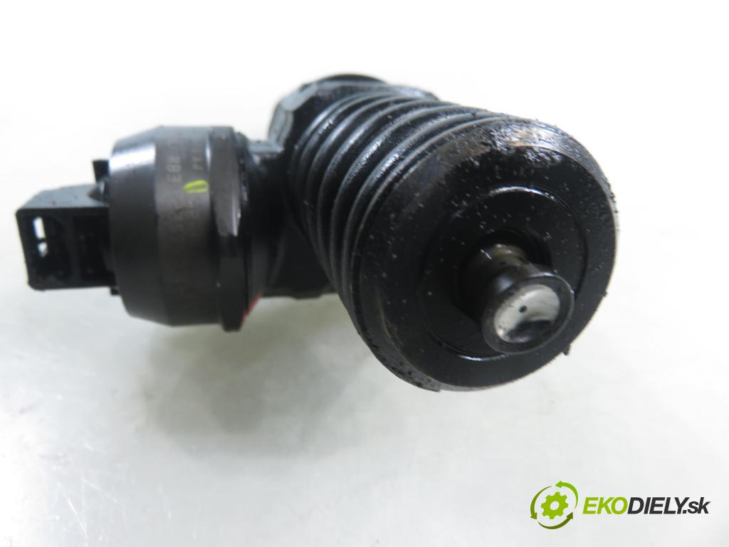 SKODA FABIA I Combi (6Y5) KOMBI 2002 74,00 1.9 TDI - ATD 1896,00 Vstrekovač 038130073AJ (Vstrekovač paliva)