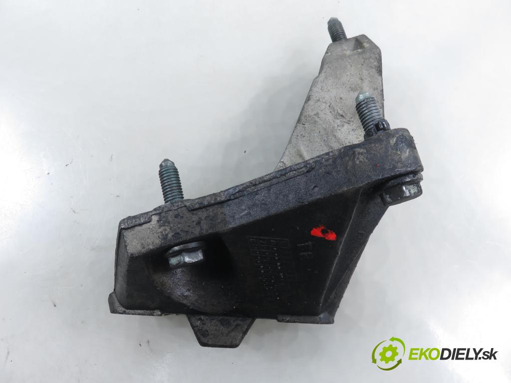 VW GOLF IV (1J1) HB 1998 74,00 1.6 - AKL 1595,00 Uchytenie prevodovky 1J0199117Q