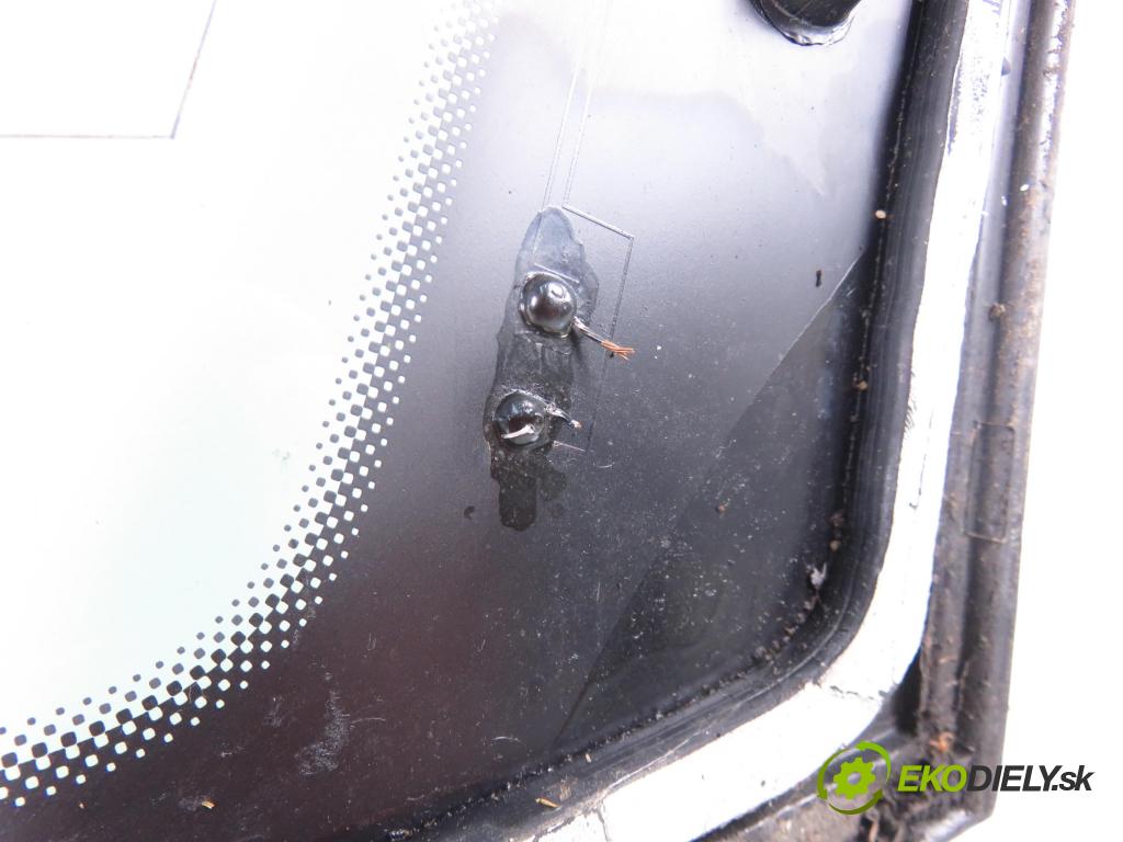 AUDI A4 Avant (8E5, B6) KOMBI 2003 96,00 1.9 TDI PD 130 - AVF 1896,00 Okno dverí LT