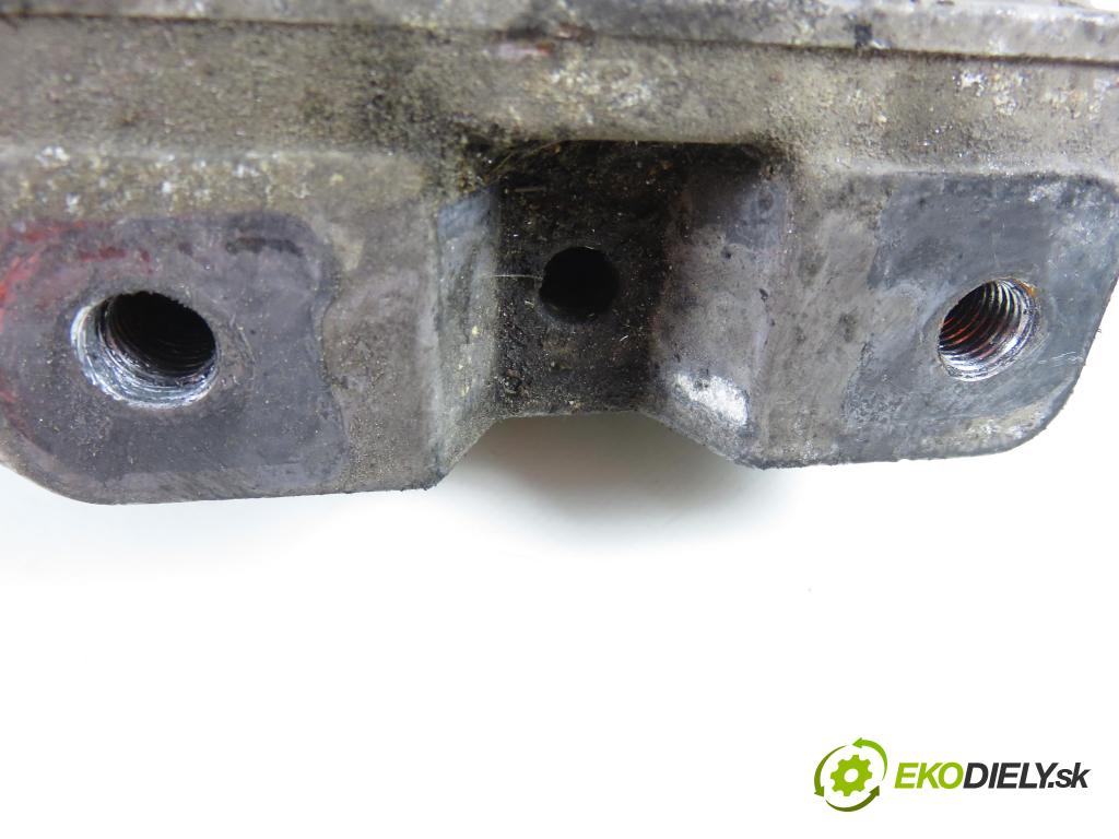 AUDI A3 (8L1) HB 1996 92,00 1.8 - AGN 1781,00 Uchytenie Motor 038199207H
