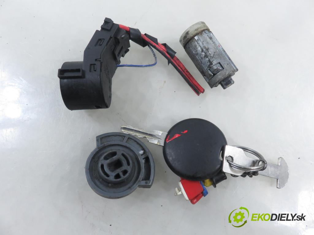 SMART CITY-COUPE (450) HB 2001 30,00 0.8 CDI R3 41 - OM 660.940 799,00 spinačka  (Spínacia skrinka)