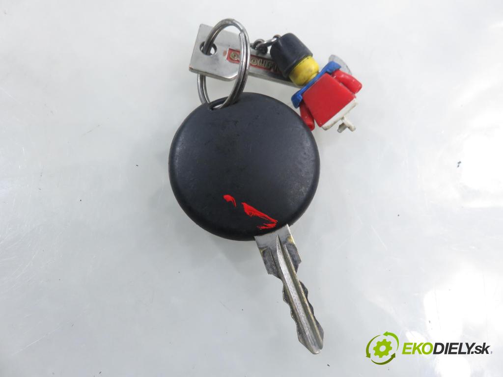 SMART CITY-COUPE (450) HB 2001 30,00 0.8 CDI R3 41 - OM 660.940 799,00 spinačka  (Spínacia skrinka)