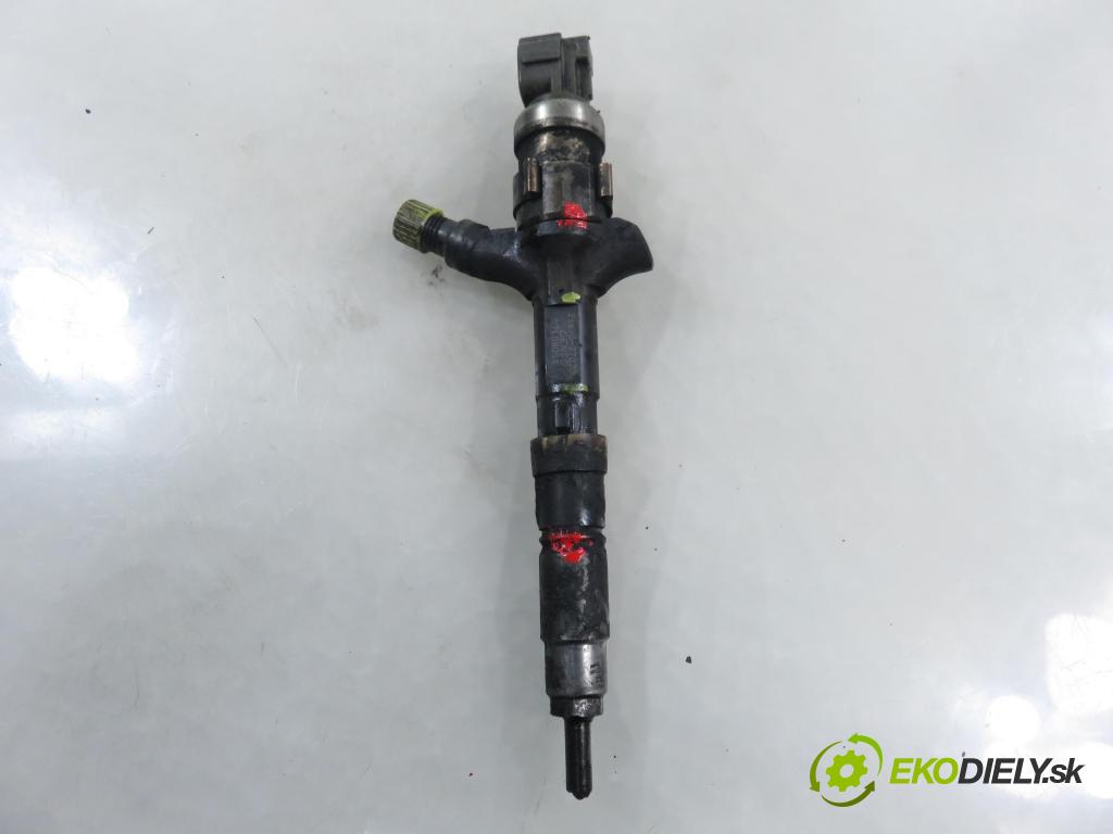 TOYOTA COROLLA (_E12_) HB 2003 85,00 2.0 D-4D 116 (CDE120R_, CDE120L_) - 1CD-FTV 1995,00 vstrekovač 2367027020 (Vstrekovač paliva)