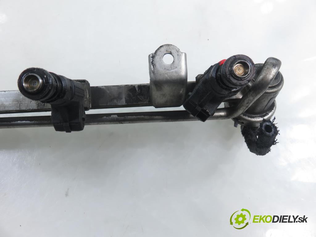 AUDI A3 (8L1) HB 2002 132,00 1.8 T 180 - AUQ 1781,00 Lišta vstrekovacia 06A906031BA ; 0280156061 (Vstrekovacia lišta)