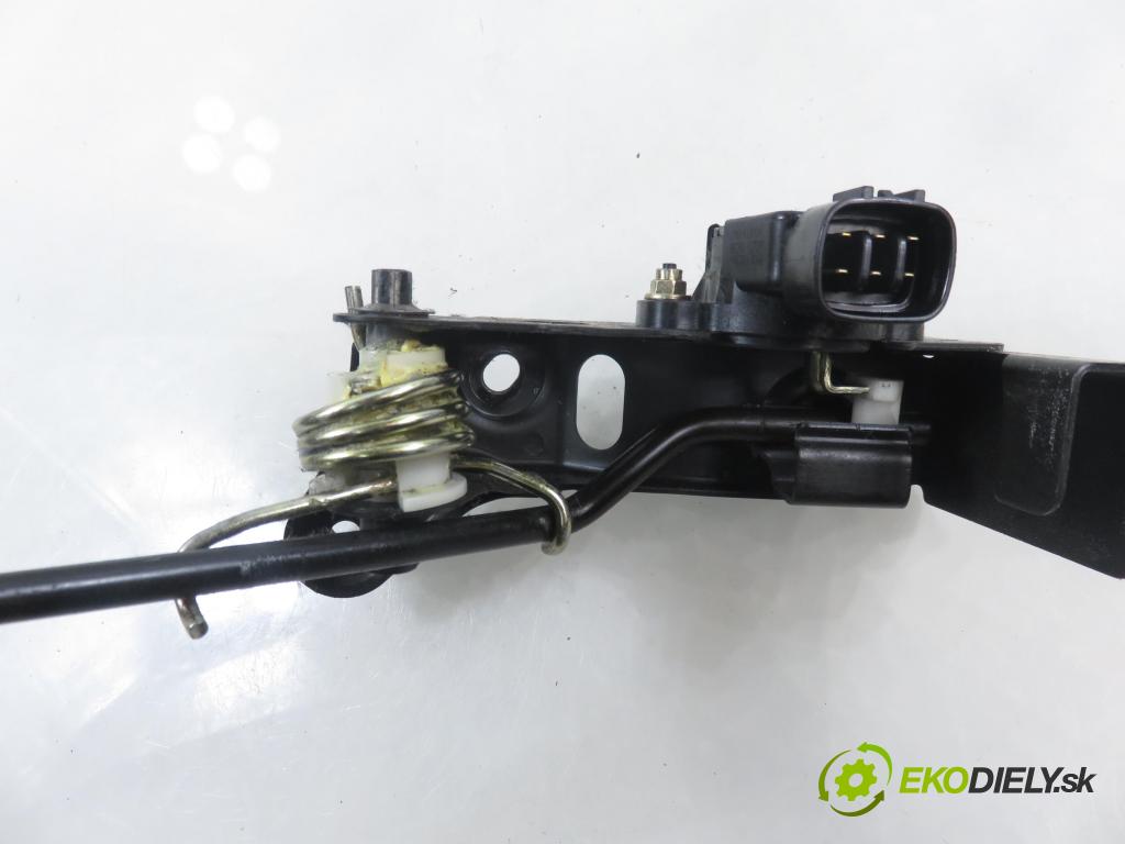 TOYOTA YARIS (_P1_) HB 2002 55,00 1.4 D-4D (NLP10_) - 1ND-TV 1364,00 Potenciometer plynu 7801052020 (Potenciometer plynového pedálu)