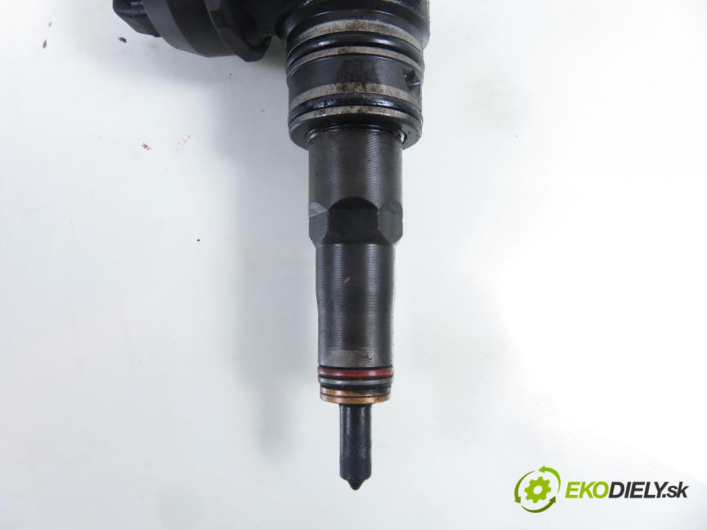 AUDI A6 Avant (4B5, C5) KOMBI 2005 96,00 1.9 TDI - AVF 1896,00 Vstrekovač 038130073BA ; 0414720216 (Vstrekovač paliva)