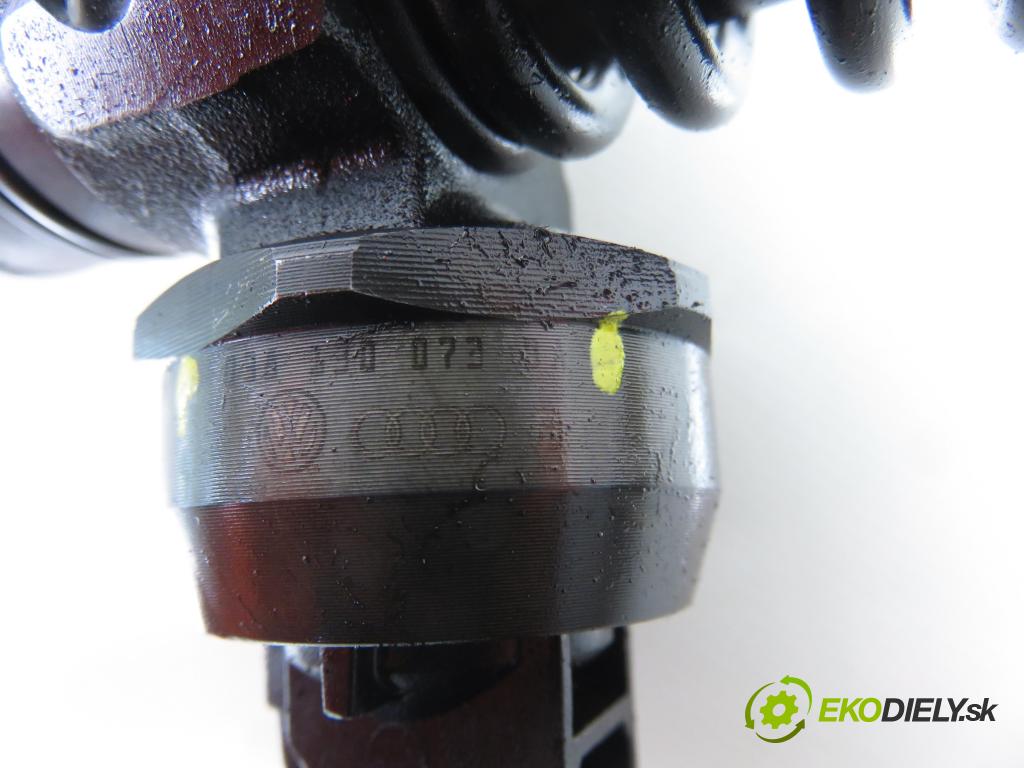 AUDI A6 Avant (4B5, C5) KOMBI 2005 96,00 1.9 TDI - AVF 1896,00 Vstrekovač 038130073BA ; 0414720216 (Vstrekovač paliva)