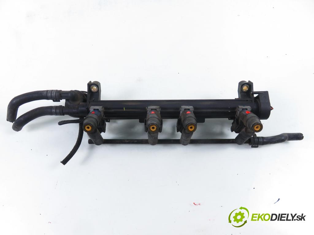 VW BORA (1J2) SEDAN 2000 85,00 2 - AQY 1984,00 Lišta vstrekovacia 0280155791 ; 06A906031C ; 037133317N (Vstrekovacia lišta)