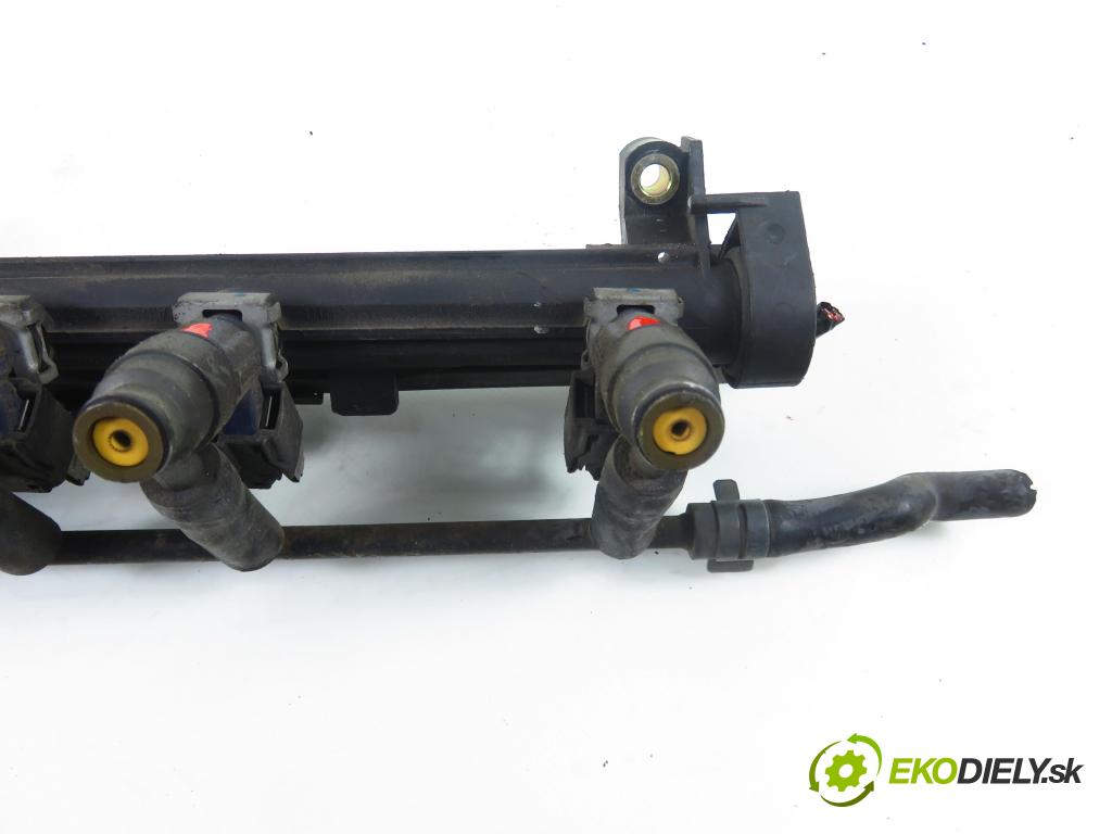 VW BORA (1J2) SEDAN 2000 85,00 2 - AQY 1984,00 Lišta vstrekovacia 0280155791 ; 06A906031C ; 037133317N (Vstrekovacia lišta)