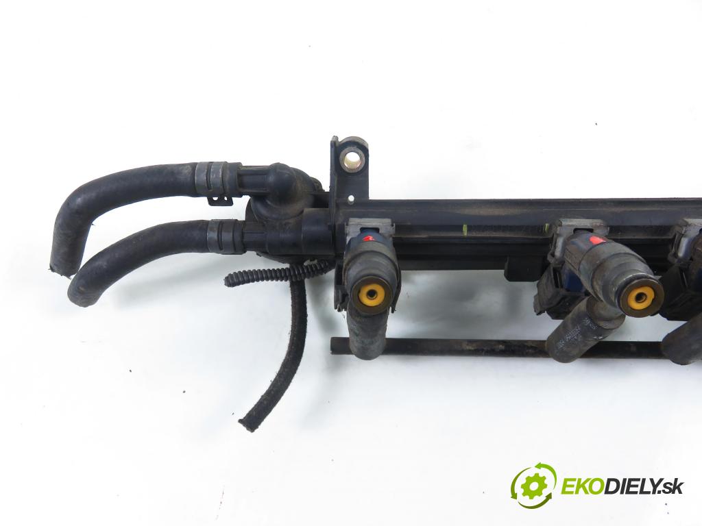 VW BORA (1J2) SEDAN 2000 85,00 2 - AQY 1984,00 Lišta vstrekovacia 0280155791 ; 06A906031C ; 037133317N (Vstrekovacia lišta)