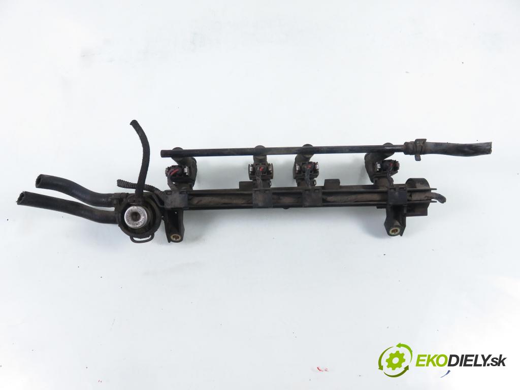 VW BORA (1J2) SEDAN 2000 85,00 2 - AQY 1984,00 Lišta vstrekovacia 0280155791 ; 06A906031C ; 037133317N (Vstrekovacia lišta)