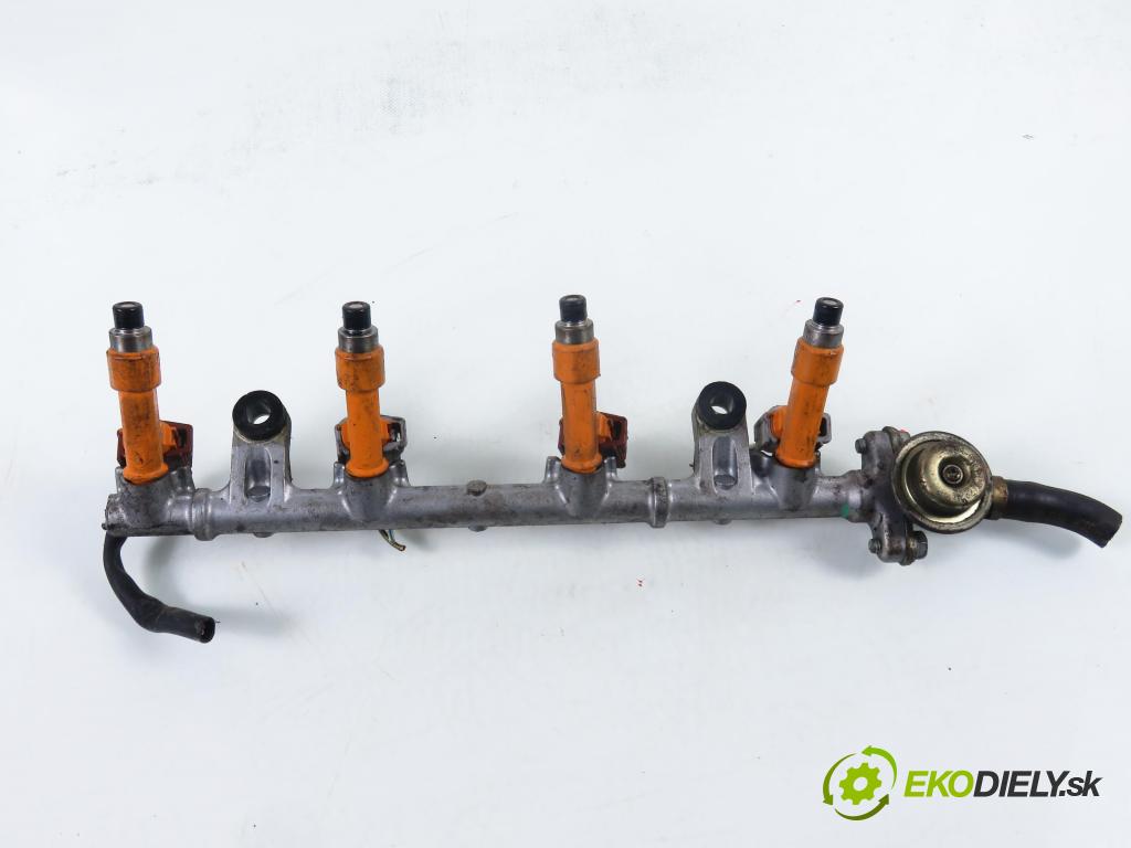 DAIHATSU SIRION (M3_) HB 2006 0,00 1.3 - K3-VE 1298,00 Lišta vstrekovacia  (Vstrekovacia lišta)