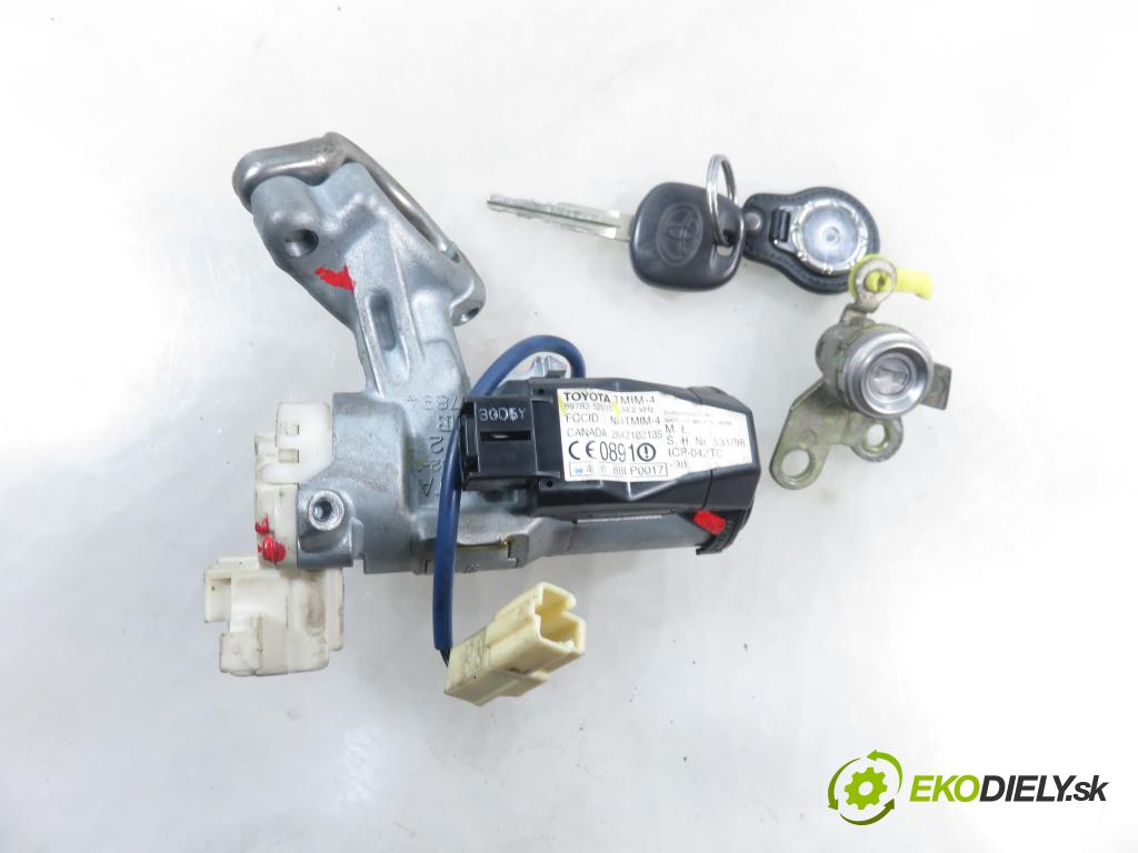 TOYOTA YARIS (_P1_) HB 2002 55,00 1.4 D-4D (NLP10_) - 1ND-TV 1364,00 spinačka / zámky 45020521 ; 8978352010