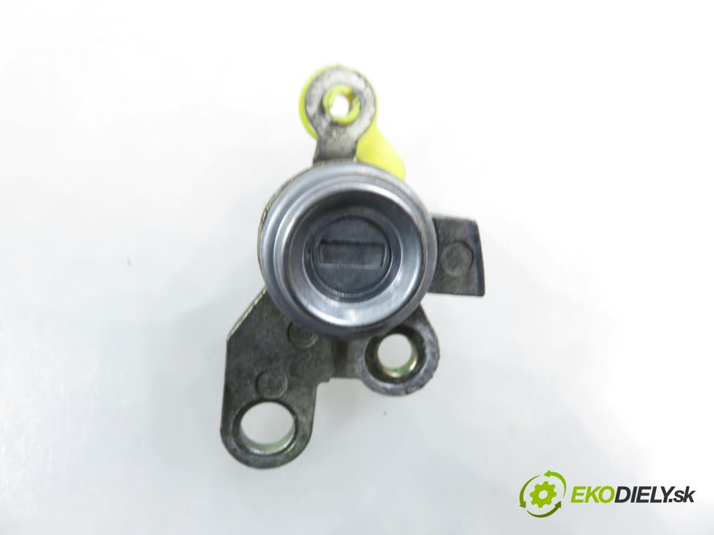 TOYOTA YARIS (_P1_) HB 2002 55,00 1.4 D-4D (NLP10_) - 1ND-TV 1364,00 spinačka / zámky 45020521 ; 8978352010