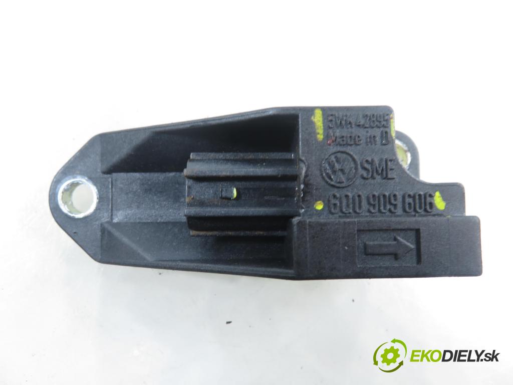 VW PASSAT B5.5 Variant (3B6) KOMBI 2002 96,00 1.9 TDI PD 130 - AVF 1896,00 snímač nárazu 5WK42895 ; 6Q0909606 (Snímač nárazu)