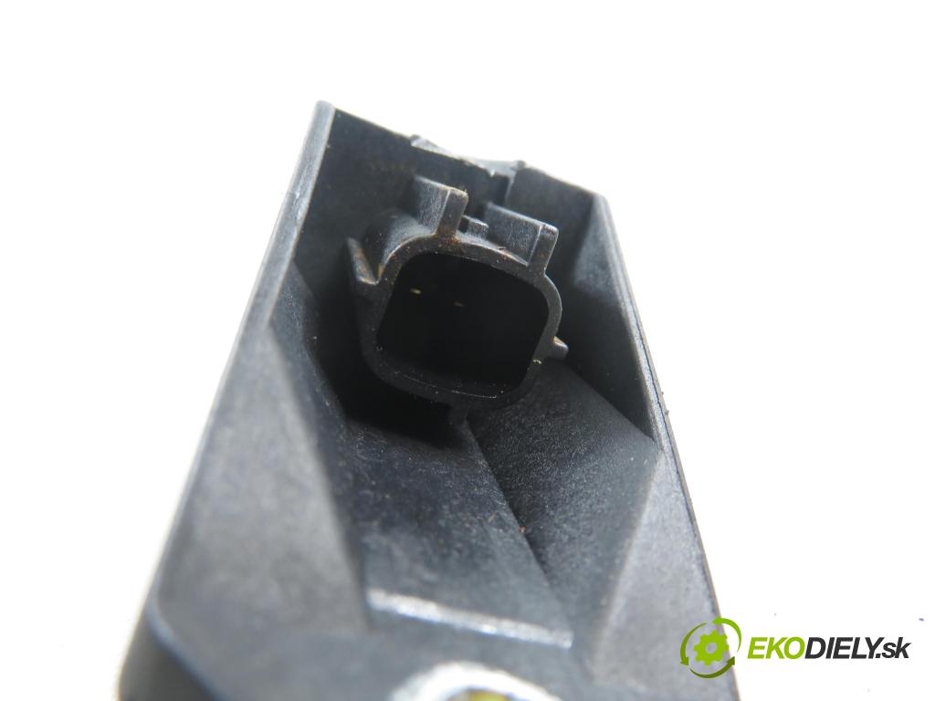 VW PASSAT B5.5 Variant (3B6) KOMBI 2002 96,00 1.9 TDI PD 130 - AVF 1896,00 snímač nárazu 5WK42895 ; 6Q0909606 (Snímač nárazu)