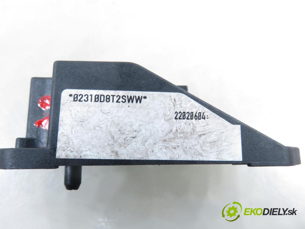 VW PASSAT B5.5 Variant (3B6) KOMBI 2002 96,00 1.9 TDI PD 130 - AVF 1896,00 snímač nárazu 5WK42895 ; 6Q0909606 (Snímač nárazu)