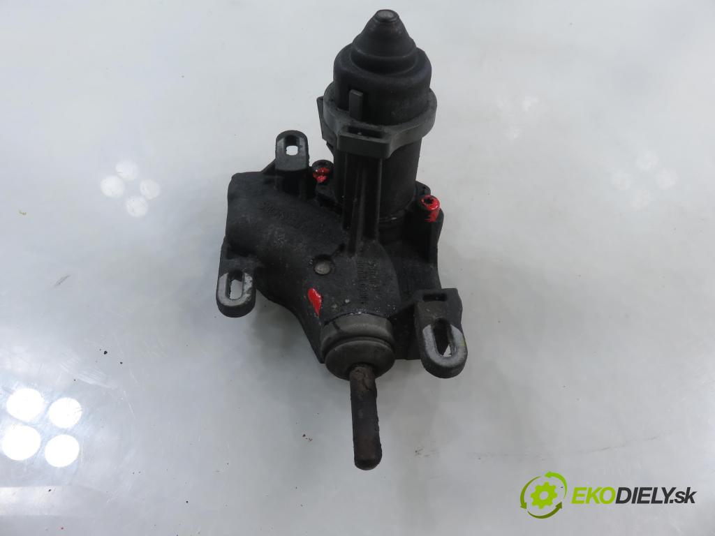 SMART FORTWO Coupe (450) HB 2004 45,00 0.7 (450.352, 450.332) - M 160.920 698,00 SPOJKA: 0003226V016