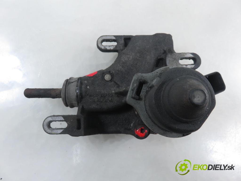 SMART FORTWO Coupe (450) HB 2004 45,00 0.7 (450.352, 450.332) - M 160.920 698,00 SPOJKA: 0003226V016