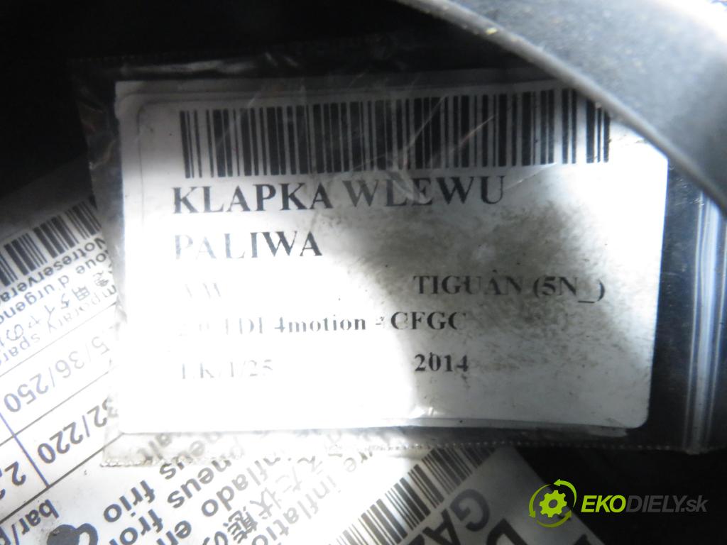 VW TIGUAN (5N_) SUV 2014 130,00 2.0 TDI 4motion - CFGC 1968,00 Dvierka nádrže paliva 5N0809857D (Kľučka dverí ostatné)