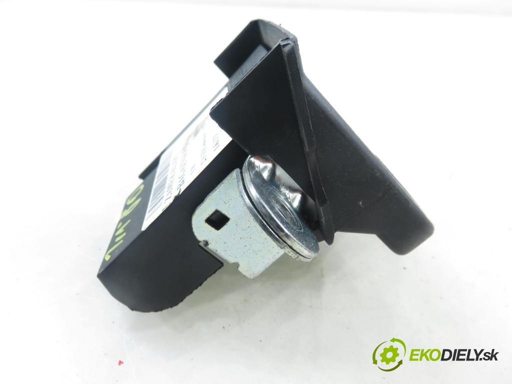 VW TIGUAN (5N_) SUV 2014 130,00 2.0 TDI 4motion - CFGC 1968,00 zámok dverí kufor EL. 5M0827505E