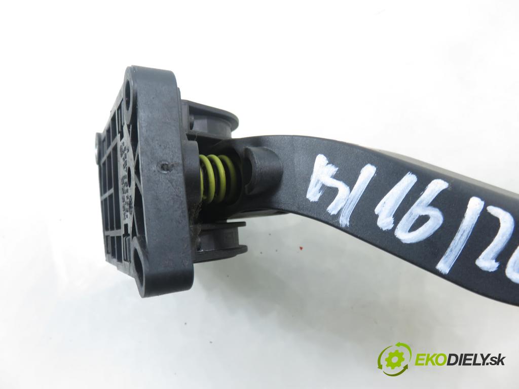 PEUGEOT 307 Break (3E) KOMBI 2002 79,00 2.0 HDI 110 - RHS (DW10ATED) 1997,00 Potenciometer plynu 0280752251 ; 9646702180 (Potenciometer plynového pedálu)